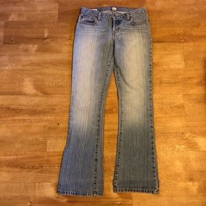 Abercrombie & Fitch Lightwash Flare Jeans size 2R